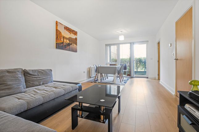 Flat Flat 23, 3, Guardian Avenue, London photo 3