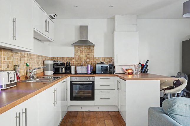 Flat 3, 2 Rock Avenue, Gillingham photo 4