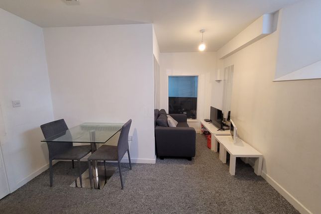 Flat to rent in Cheapside, Bradford