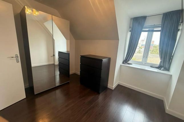 106, Featherstone Road, Southall photo 4
