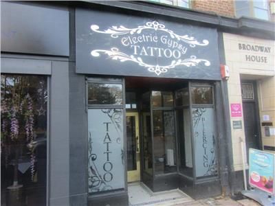 Retail premises to let in The Broadway, Bedford