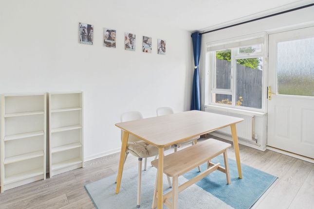 52 Pendine Close, Barry photo 4