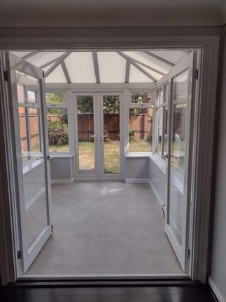 18, Douglas Close, Grays photo 3