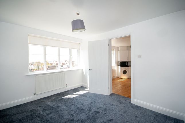 Flat to rent in Leigh Heath Court, London Road, Leigh-On-Sea