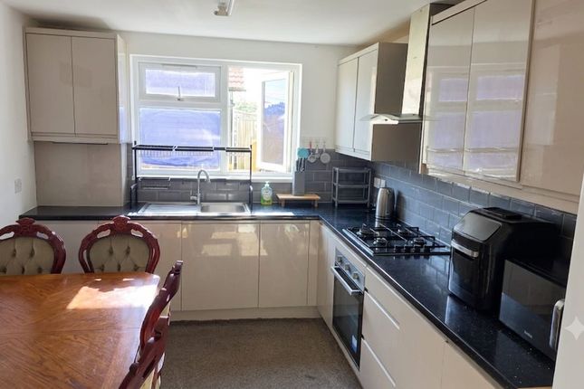 116 Upton Lane, London photo 3