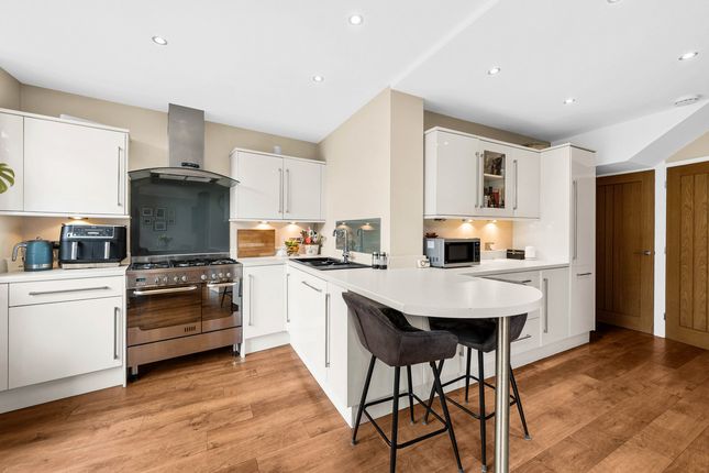11, St. Annes Crescent, Grasscroft photo 4