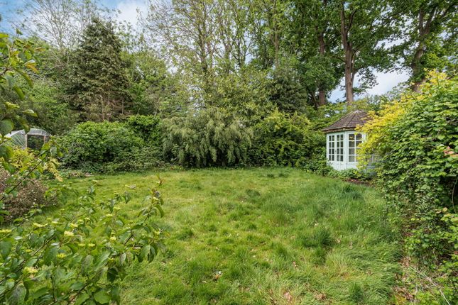 46, Eastwick Park Avenue, Leatherhead photo 4