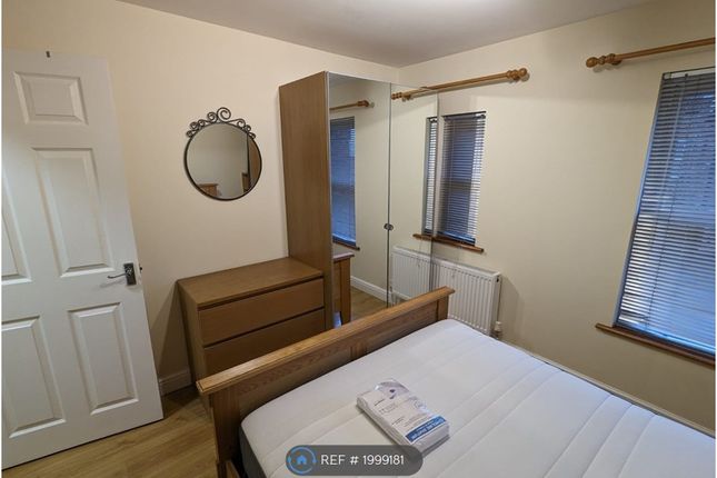 Flat to rent in Sunnyhill Road, London