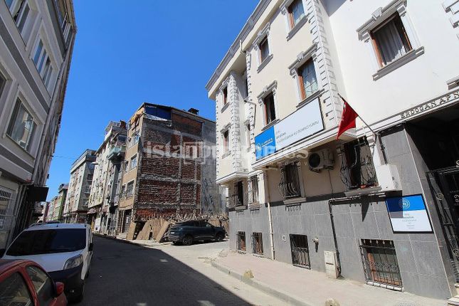 Block of flats for sale in Hırka-i Şerif, Fatih, İstanbul, Türkiye