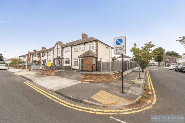101 Stanley Avenue, Romford photo 4