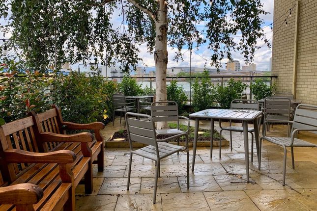 Apartment 979 39, Westferry Circus, London photo 5