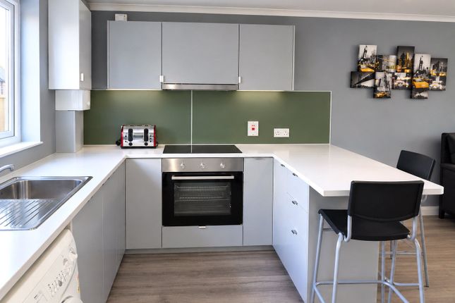 Room 3, 23, Howards Road, Woking photo 3