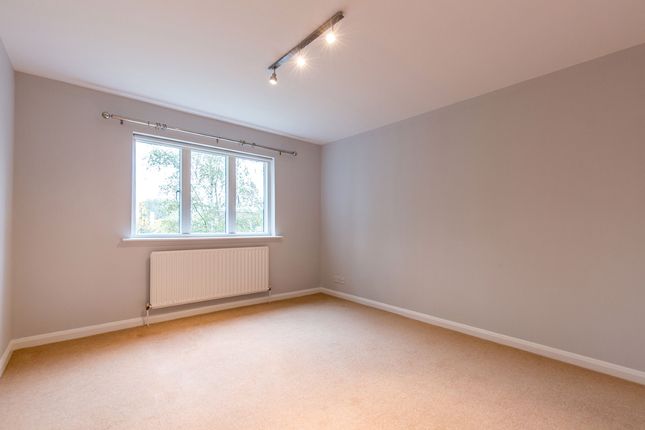 8 Viney Court 78 Kings Avenue, London photo 3