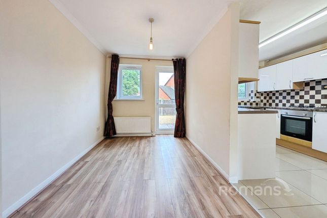 21, Beaconsfield Way, Reading photo 4