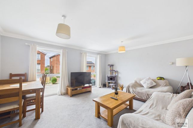 2 Woodend, Bognor Regis photo 3