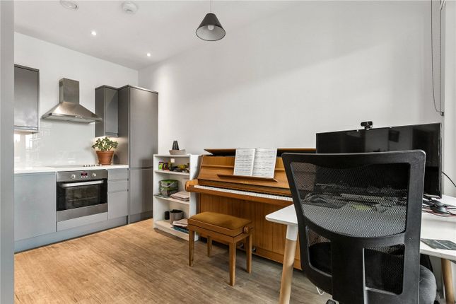 10 Wintergreen Court,, Homerton High Street, London photo 4