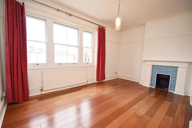 Flat for sale in The Barons, St Margarets, Twickenham
