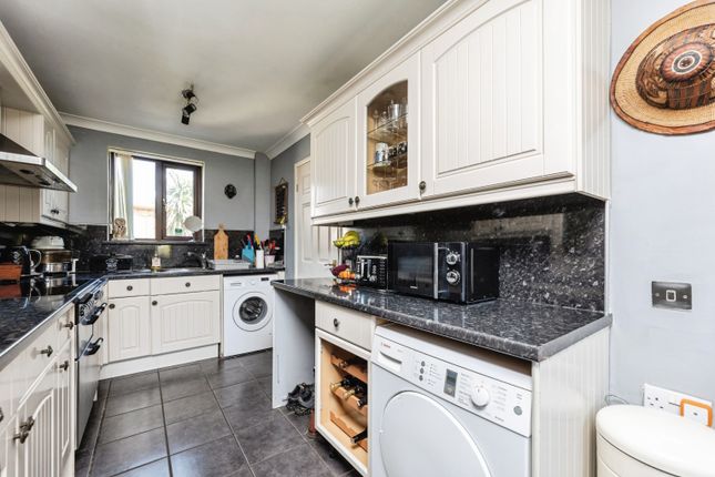 9, Oak Tree Grove, Pontefract photo 2