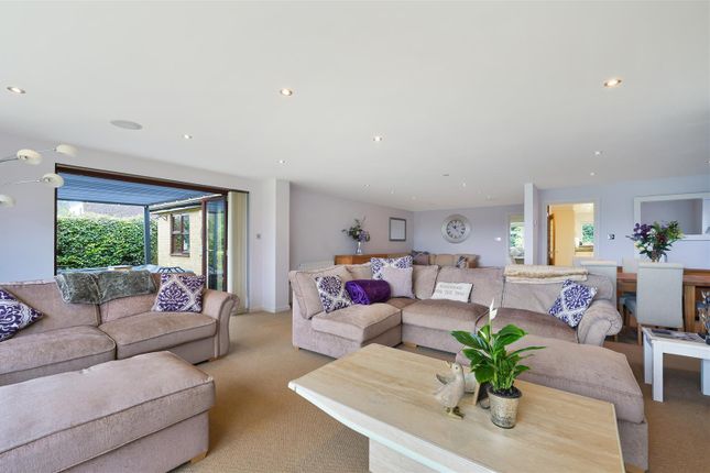 18, Woodfield Hill, Chipstead photo 2