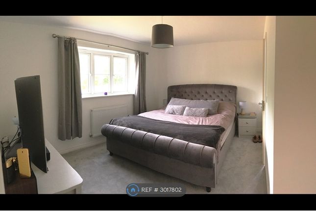 Doresa Close, Addlestone photo 4