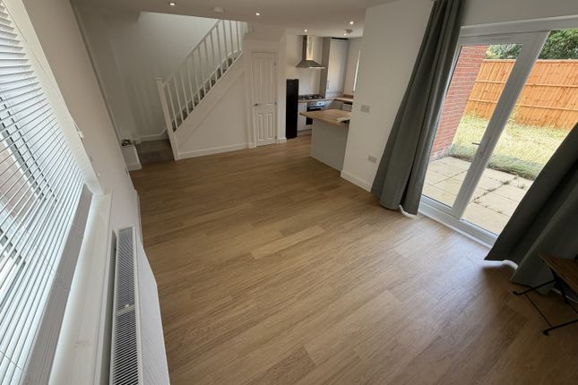 14A, Luton photo 4