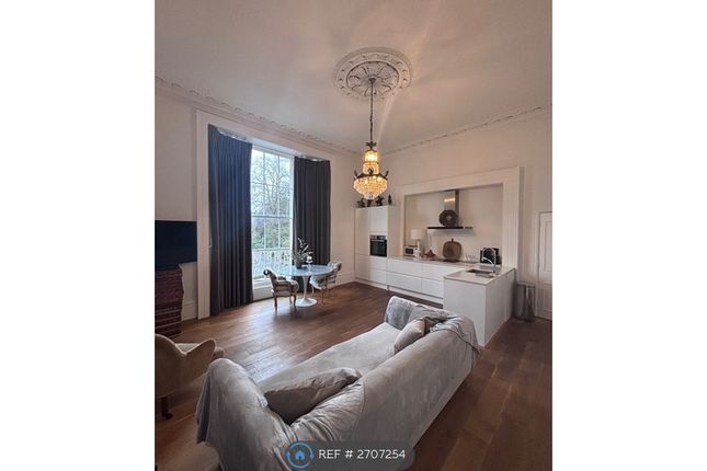 Open Plan Living Room / Kitchen