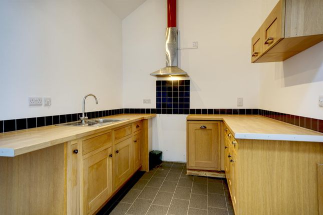 2-bed flat on Flat 3, Victoria Buildings, Middleton Street, Llandrindod Wells, £59,000