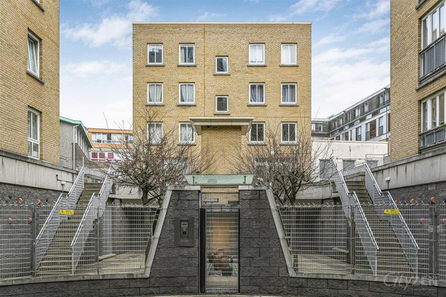 Flat for sale in Cornell Building, Aldgate Triangle, Aldgate East