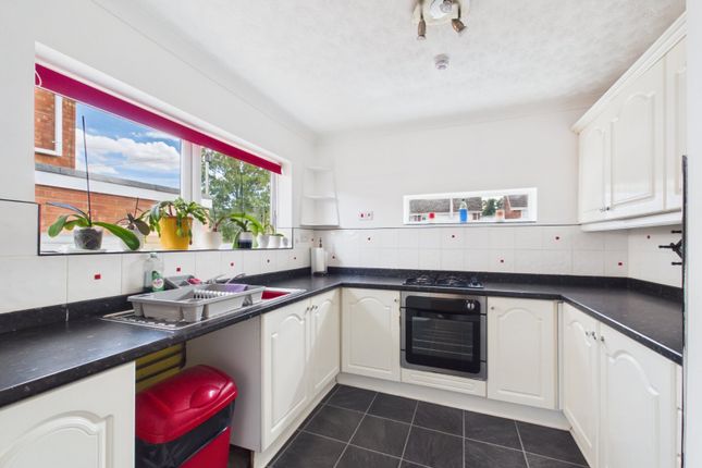 46, Columbia Drive, Worcestershire photo 3