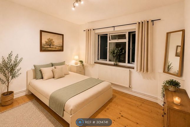 Flat, Finn House Bevenden Street, London photo 2