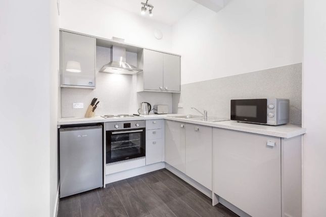 Flat to rent in West End Park Street, Woodlands, Glasgow
