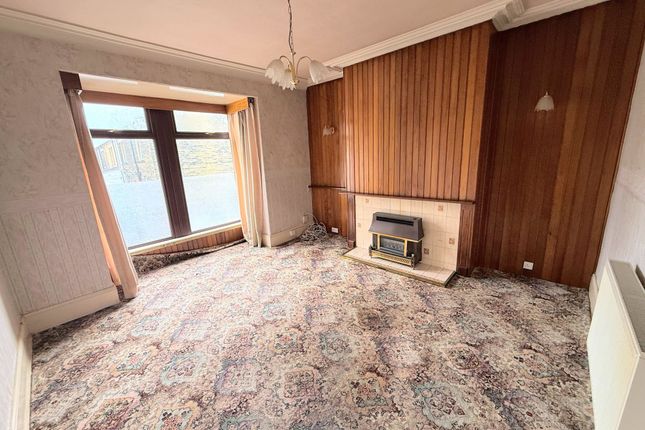 14 Woodside Grove, Halifax photo 2