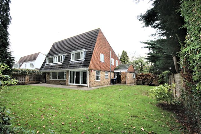 Thumbnail Detached house to rent in Meadway Park, Gerrards Cross