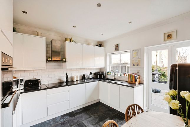 3, Victoria Road, Brentwood photo 2