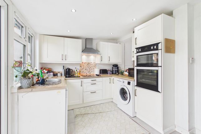 81, First Avenue, West Molesey photo 3