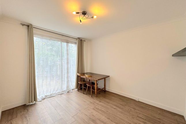 25a, Castleton Avenue, Wembley photo 3