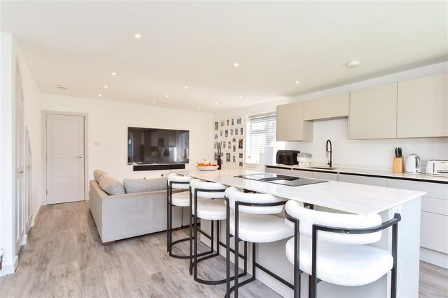 Falmer Gardens Woodingdean, Brighton photo 3
