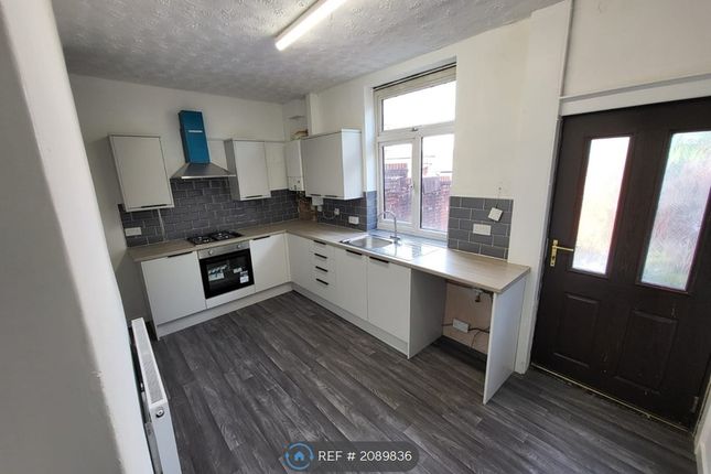 Terraced house to rent in William Street, Radcliffe, Manchester