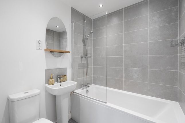3, Copper Beech Court, Leeds photo 4