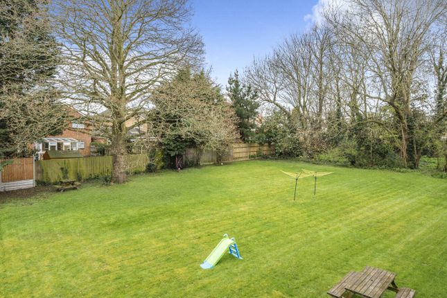 Flat for sale in Ellwood Gardens, Watford, Hertfordshire