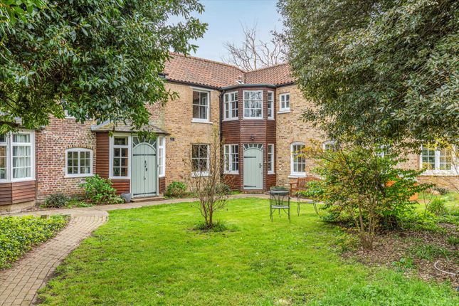 Link-detached house for sale in River Lane, Richmond
