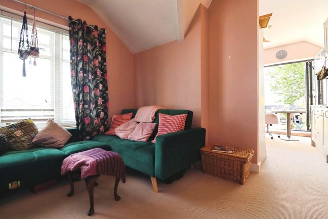 31, Orchard Place, Cardiff photo 4