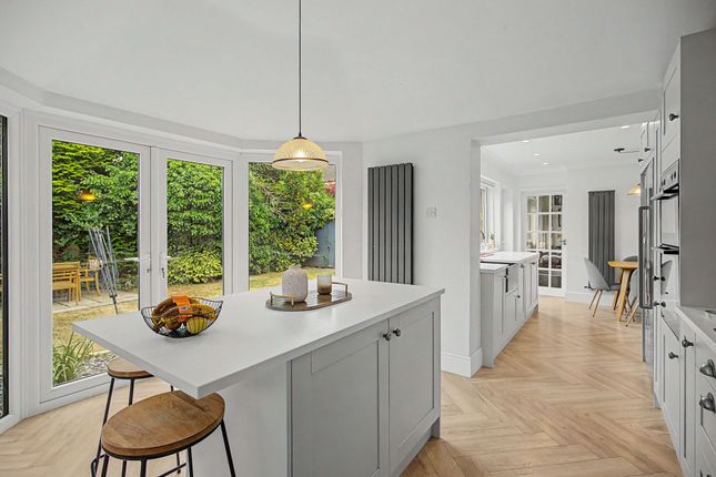 5 Apsley Grove, Altrincham photo 4