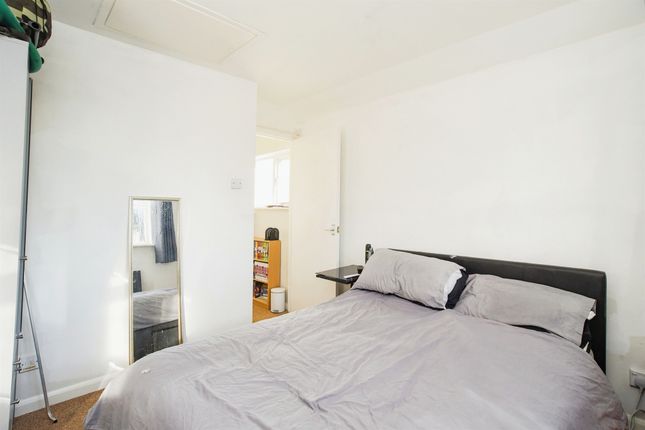 Flat for sale in New Road, Croxley Green, Rickmansworth