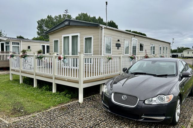 2-bed caravan on 68, Essex Road, Hoddesdon, £99,995