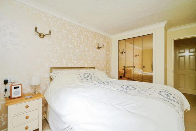 Hogarth Road, London photo 3