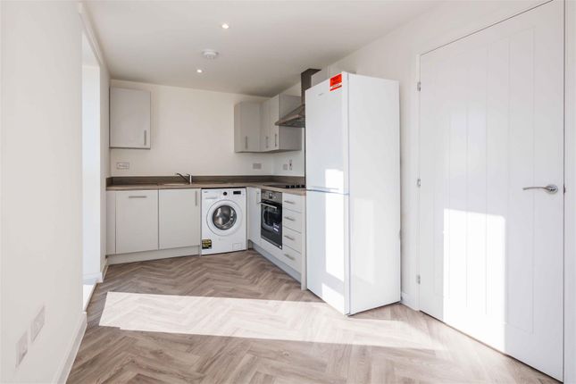 Flat to rent in Skybridge Close, Coventry