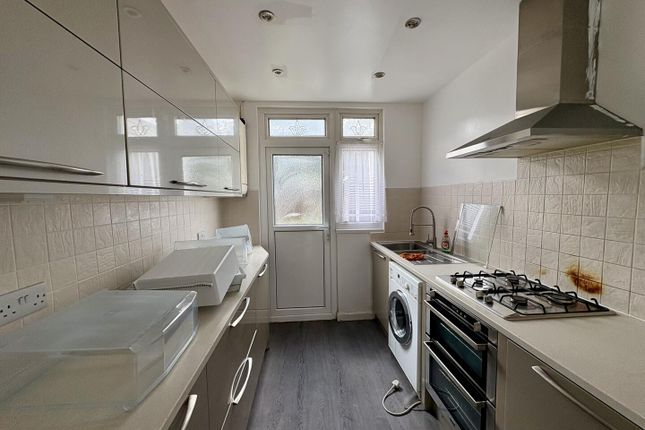 11, Sandringham Road, Barking photo 4