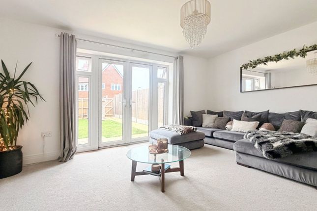10, Smallfield Close, Littlehampton photo 3