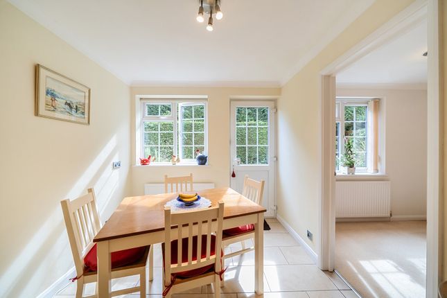 6, Monarchs Way, Ruislip photo 4